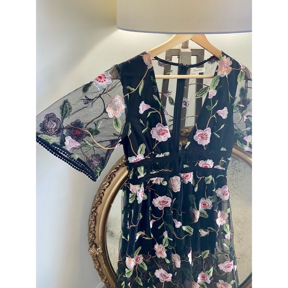 Honey Belle floral embroidered romper/maxi dress w/ slit & deep V-neck 🌸 - Picture 6 of 8